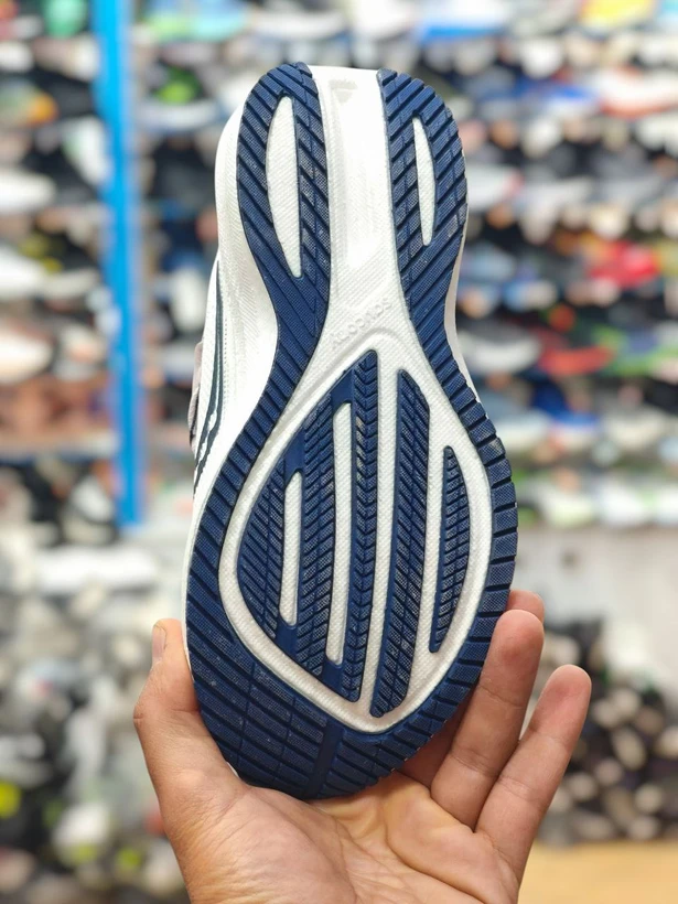 کتونی ساکونی تریمپ 21 ویتنامی وارداتی - سایز 36 تا 40 - Saucony Triumph 21