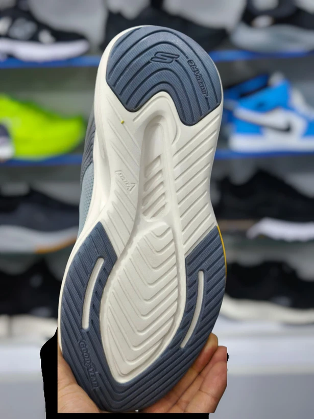 کتونی اسکیچرز ویتنامی وارداتی  - سایز 40 تا 45 - Skechers GOwalk Max Cushioning