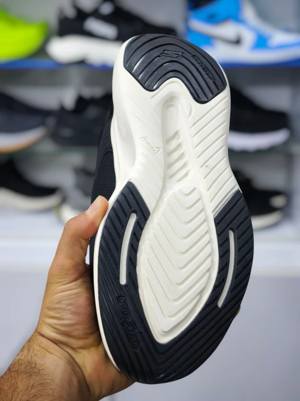 کتونی اسکیچرز ویتنامی وارداتی  - سایز 40 تا 45 - Skechers GOwalk Max Cushioning