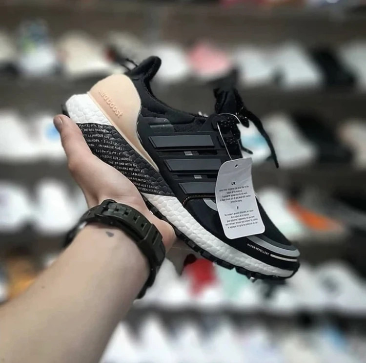 کتونی آدیداس اولترا بوست ویتنامی وارداتی - سایز 36 تا 40 - Adidas Ultraboost