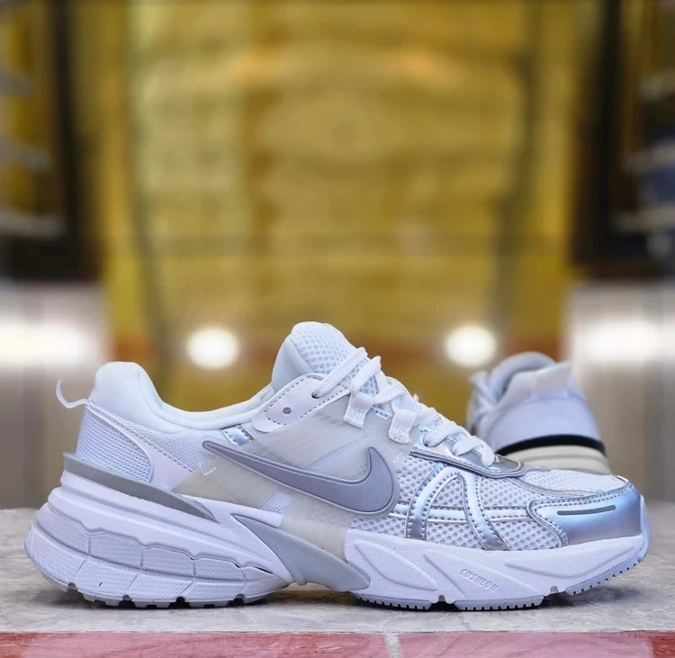 کتونی نایکی وی تو کی ویتنامی وارداتی - سایز 38 تا 45 - Nike V2k Run