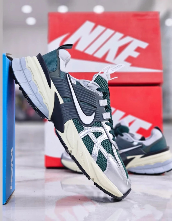 کتونی نایکی وی تو کی ویتنامی وارداتی - سایز 40 تا 45 - Nike V2k Run