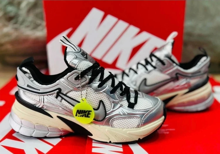 کتونی نایکی وی تو کی ویتنامی وارداتی - سایز 38 تا 45 - Nike V2k Run