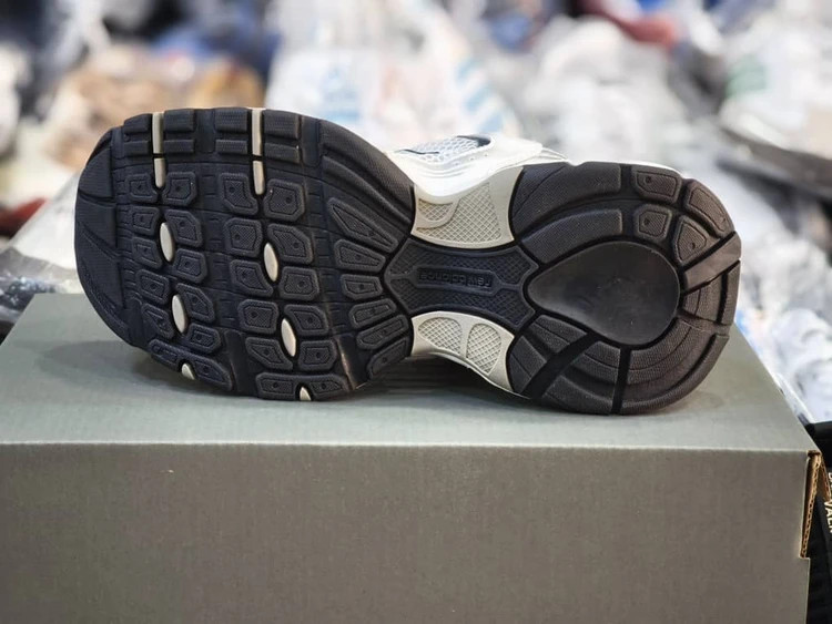 کتونی نیوبالانس 530v3 زیره بالانسیاگا ویتنامی وارداتی - سایز 37 تا 40 - Newbalance 530v3