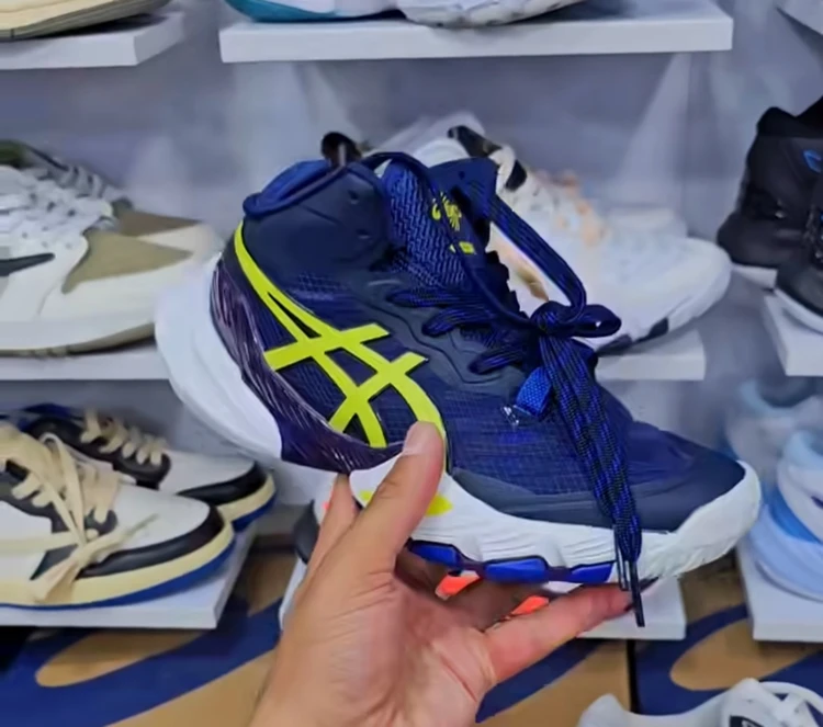 کتونی آسیکس مناسب والیبال، بدمینتون، تنیس، پدل ویتنامی وارداتی - سایز 40 تا 44 - Asics Metarise