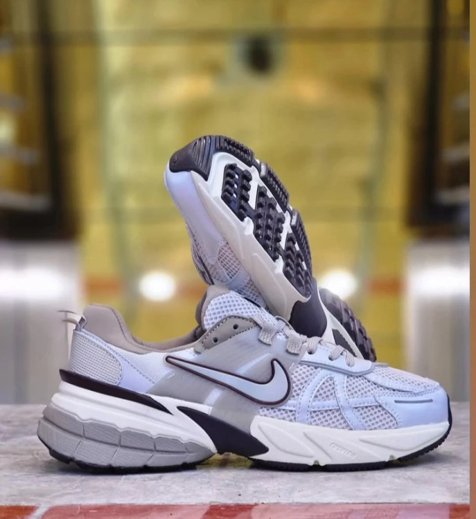 کتونی نایکی وی تو کی ویتنامی وارداتی - سایز 37 تا 45 - Nike V2k Run