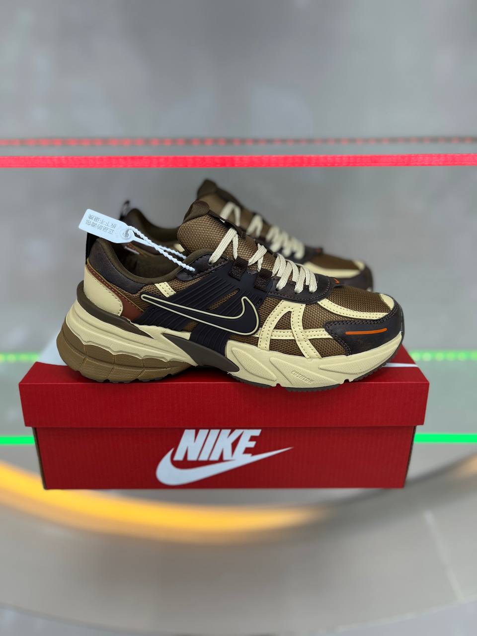 کتونی نایکی وی تو کی ویتنامی وارداتی - سایز 40 تا 45 - Nike V2k Run