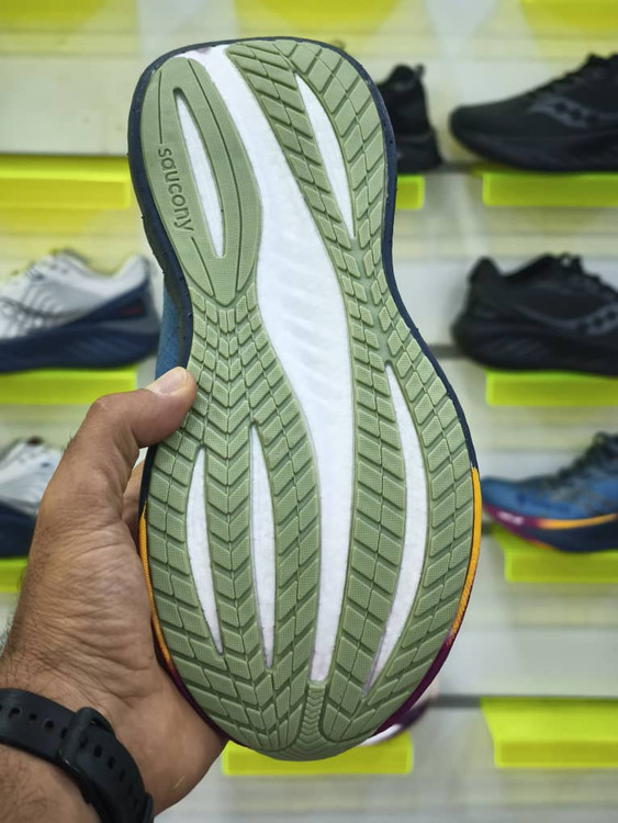 کتونی ساکونی تریمپ 22 ویتنامی وارداتی - سایز 36 تا 45 - Saucony Triumph 22