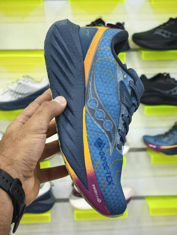 کتونی ساکونی تریمپ 22 ویتنامی وارداتی - سایز 36 تا 45 - Saucony Triumph 22