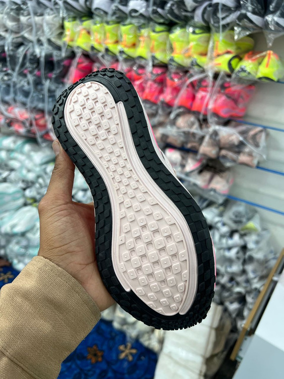 کتونی نایکی ایر زوم ومرو پلاس کیفیت مستر - سایز 37 تا 40 - Nike Air Zoom Vomero Plus