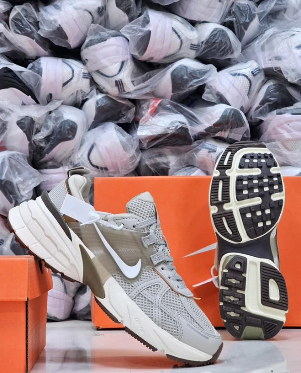 کتونی نایکی وی تو کی کیفیت مستر - سایز 37 تا 40 - Nike V2k Run