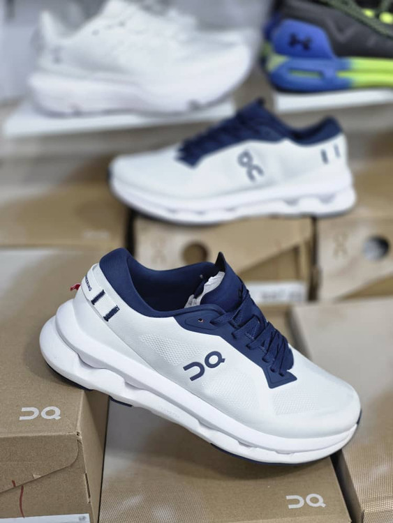 کتونی آن رانینگ کیوسی کلودزون - سایز 40 تا 45 - On Running QC Cloudzone