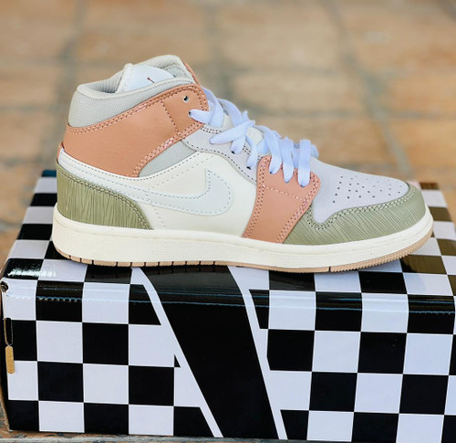 کتونی نایکی ایر جردن 1 میلان ویتنامی وارداتی - سایز 37 تا 40 - Air Jordan 1 Mid Milan