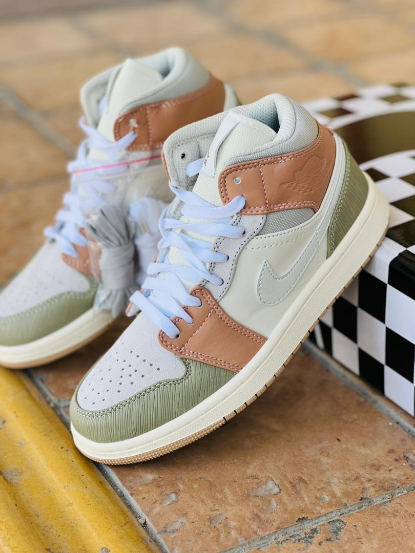 کتونی نایکی ایر جردن 1 میلان ویتنامی وارداتی - سایز 37 تا 40 - Air Jordan 1 Mid Milan