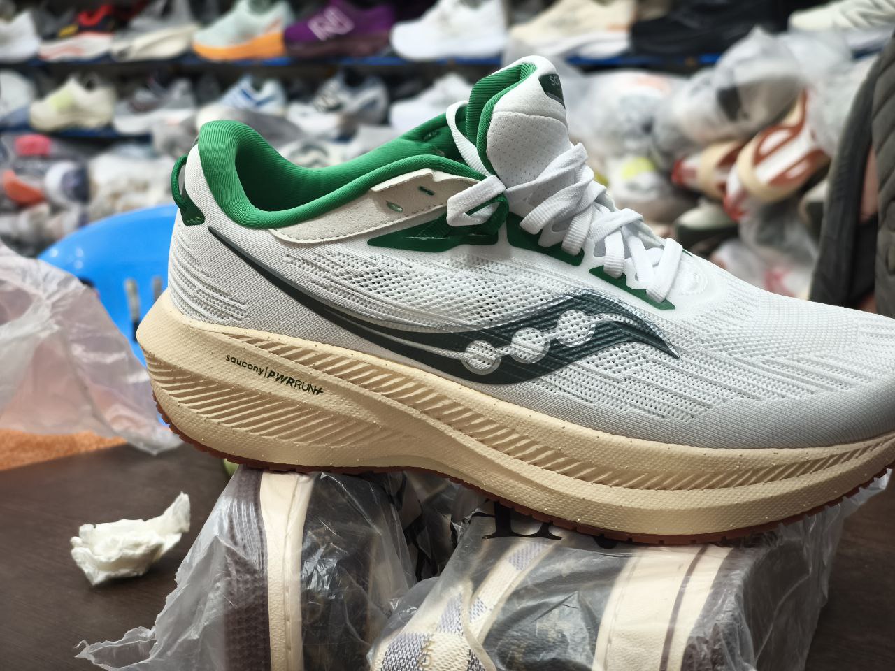 کتونی ساکونی تریمپ 21 کیفیت مستر - سایز 36 تا 45 - Saucony Triumph 21