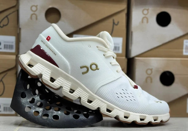 کتونی آن رانینگ کیوسی کلود ایکس 4 - سایز 40 تا 45 - On Running QC Cloud X 4