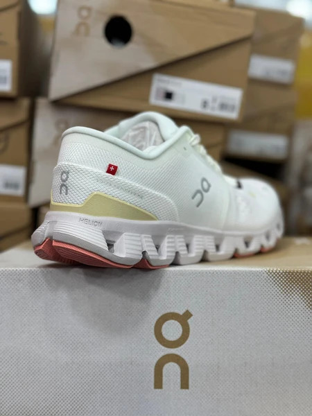 کتونی آن رانینگ کیوسی کلود ایکس 4 - سایز 40 تا 45 - On Running QC Cloud X 4