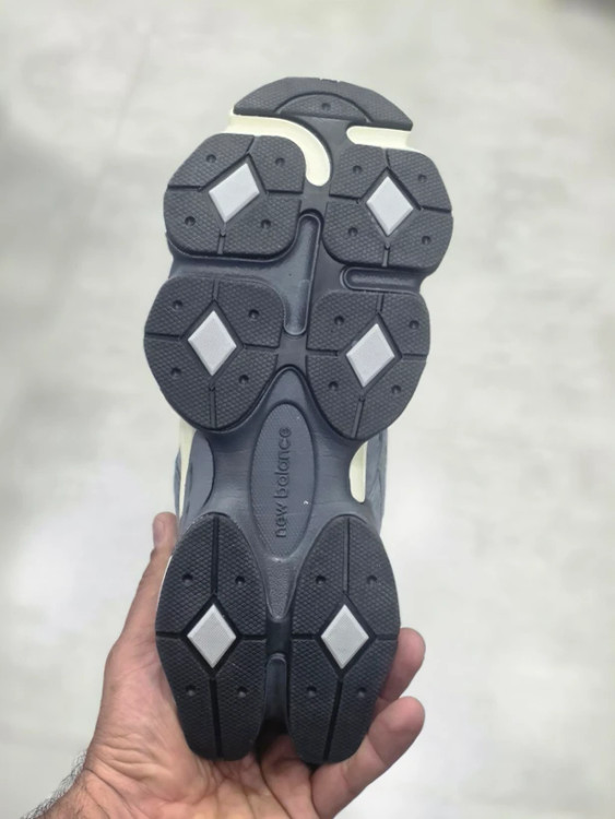 کتونی نیوبالانس 9060 کیفیت مستر - سایز 40 تا 45 - New Balance 9060