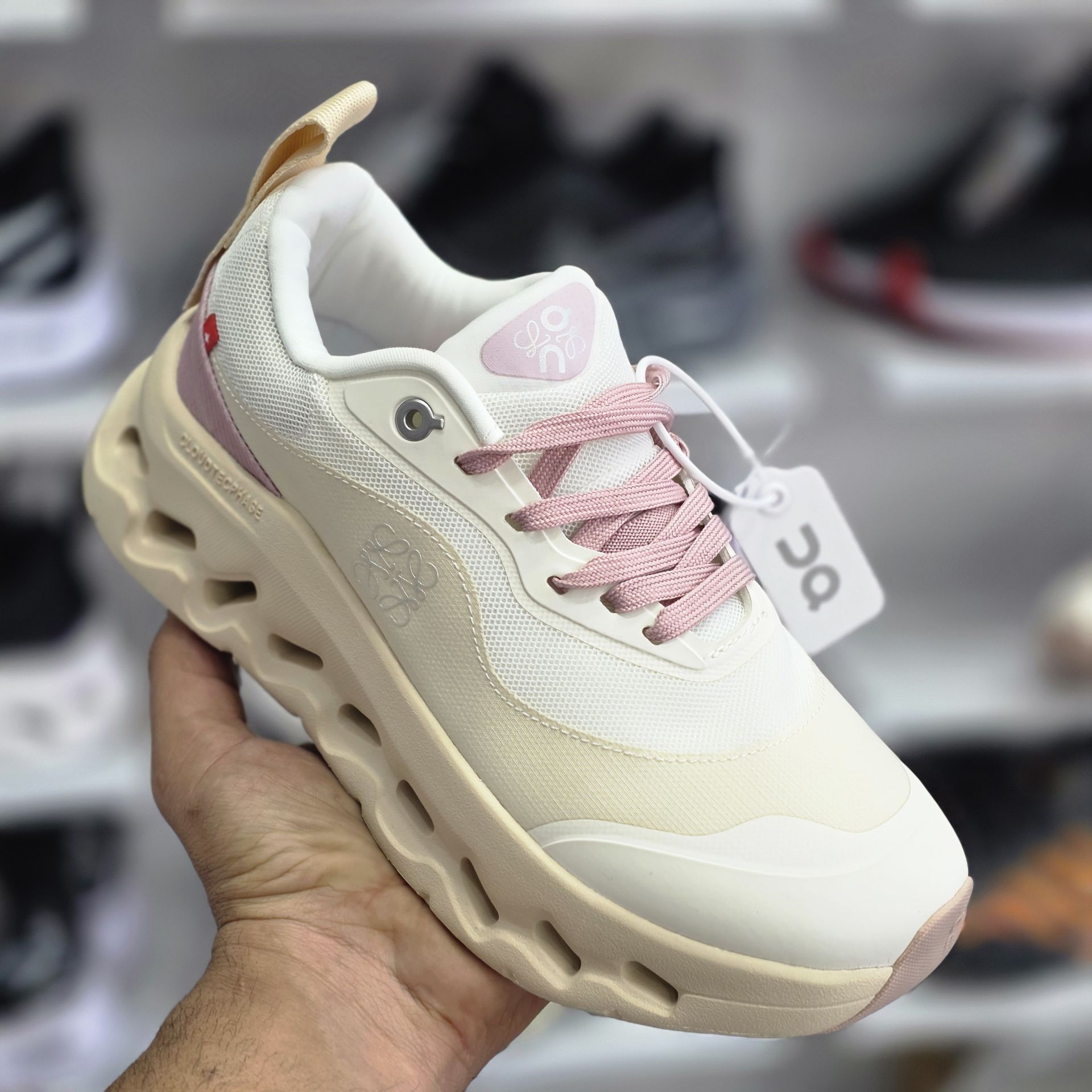 کتونی آن رانینگ کیوسی کلودتیلت 2 لووه کیفیت مستر - سایز 37 تا 40 - On Running Cloudtilt 2 Loewe