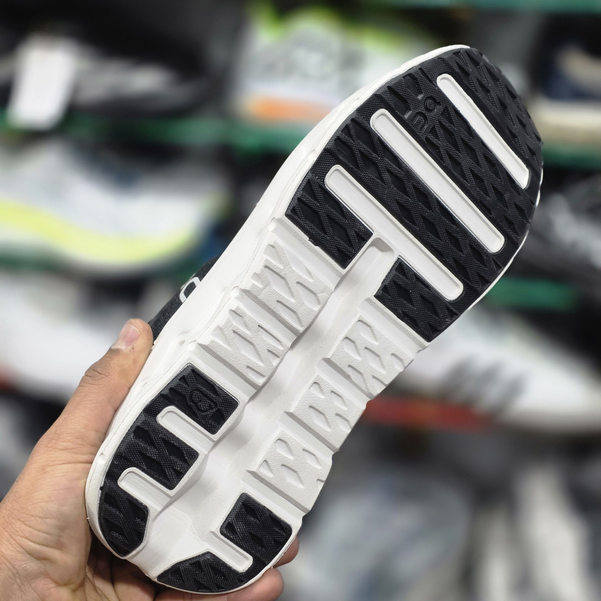 کتونی آن رانینگ کیوسی کلودتیلت راک سند کیفیت مستر - سایز 40 تا 45 - On Running Cloudtilt Rock Sand