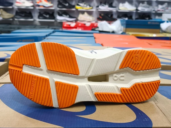 کتونی آن رانینگ کیوسی کلودتک کیفیت مستر - سایز 40 تا 45 - On Running Cloudtech