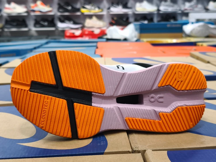 کتونی آن رانینگ کیوسی کلودتک کیفیت مستر - سایز 40 تا 45 - On Running Cloudtech