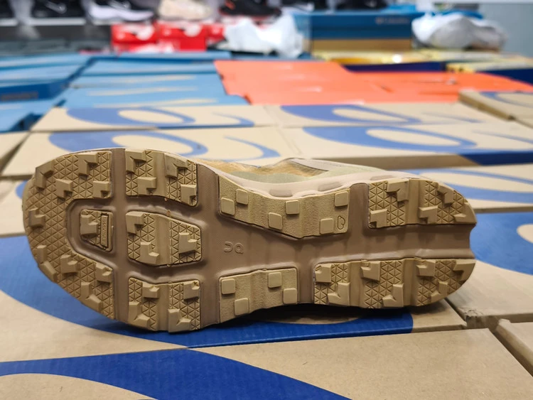 کتونی آن رانینگ کیوسی کلودتک کیفیت مستر - سایز 40 تا 45 - On Running Cloudtech