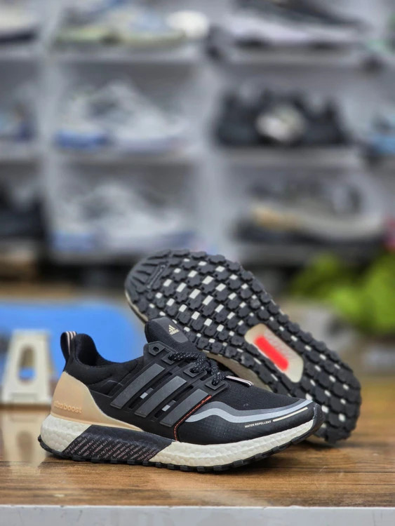 کتونی آدیداس اولترا بوست ویتنامی وارداتی - سایز 36 تا 40 - Adidas Ultraboost