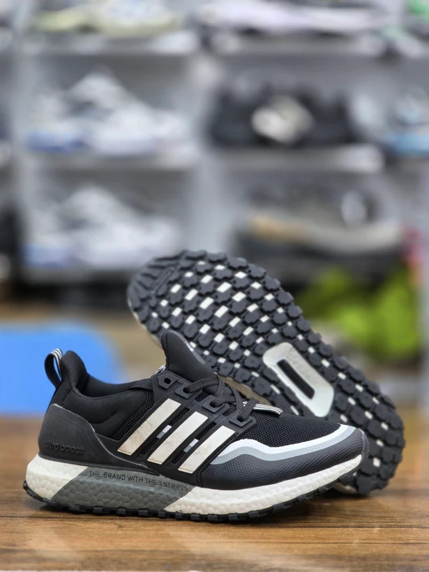 کتونی آدیداس اولترا بوست ویتنامی وارداتی - سایز 36 تا 40 - Adidas Ultraboost