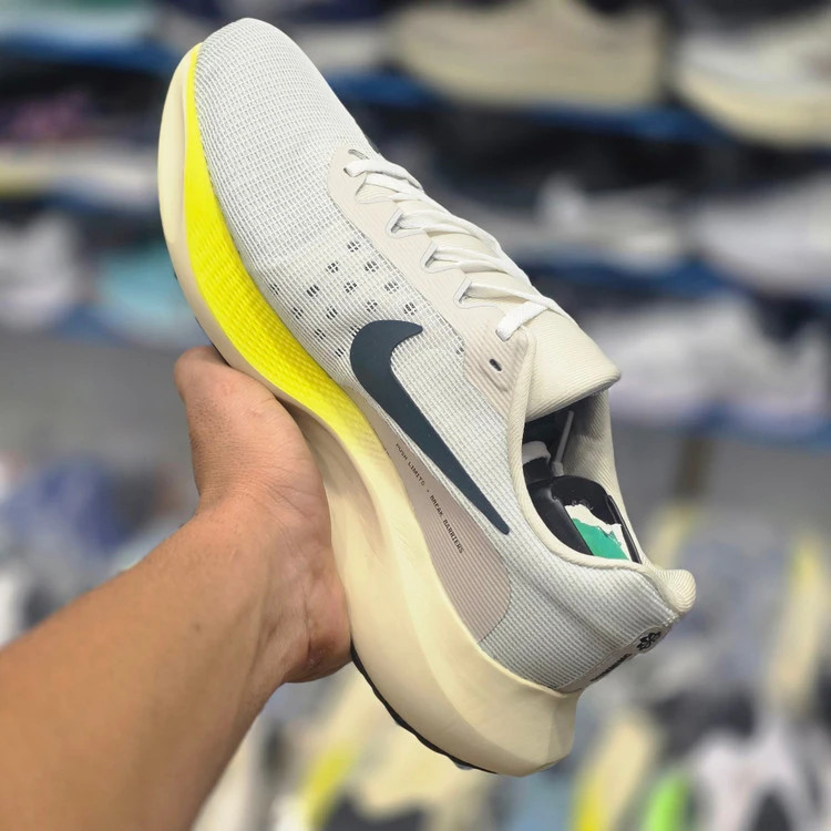 کتونی نایکی زوم فلای 5 کیفیت مستر - سایز 40 تا 45 - Nike Zoom Fly 5