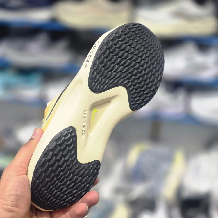 کتونی نایکی زوم فلای 5 کیفیت مستر - سایز 40 تا 45 - Nike Zoom Fly 5