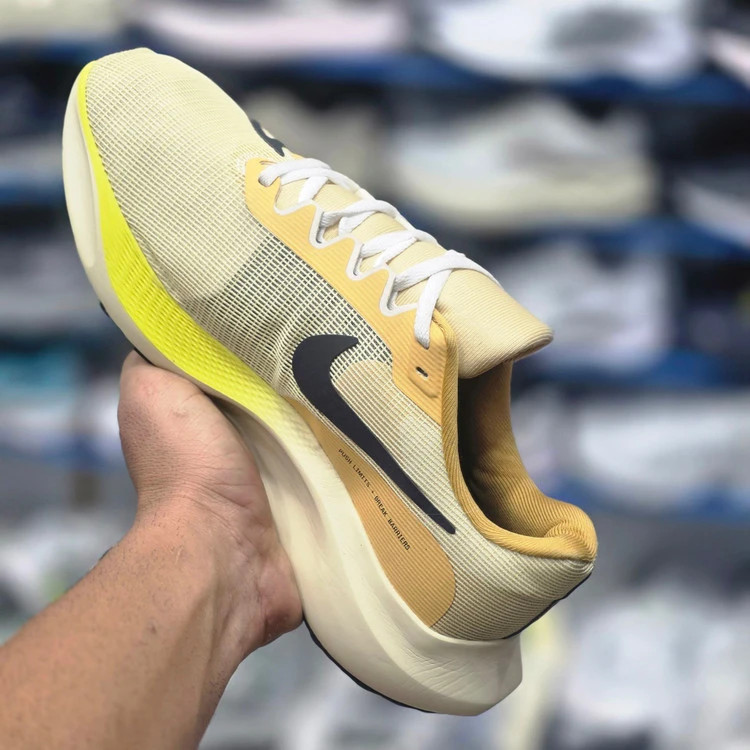 کتونی نایکی زوم فلای 5 کیفیت مستر - سایز 40 تا 45 - Nike Zoom Fly 5