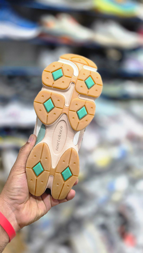 کتونی نیوبالانس 9060 کیفیت مستر - سایز 40 تا 45 - New Balance 9060