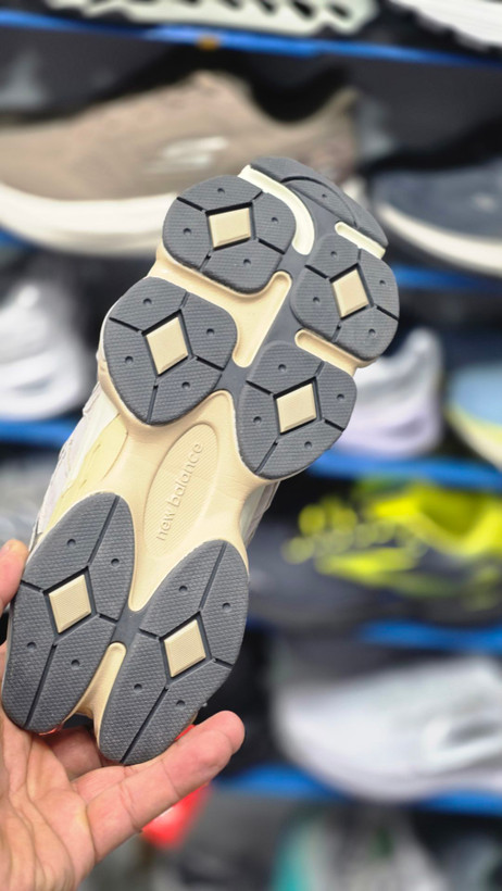کتونی نیوبالانس 9060 کیفیت مستر - سایز 40 تا 45 - New Balance 9060