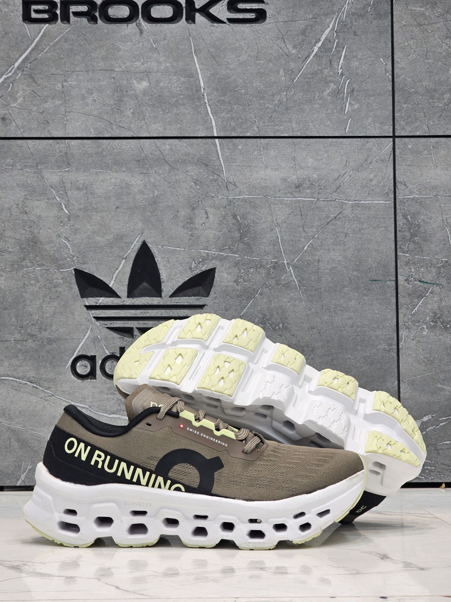 کتونی آن رانینگ کیوسی کلود مانستر - سایز 40 تا 45 - On Runinng Cloudmonster