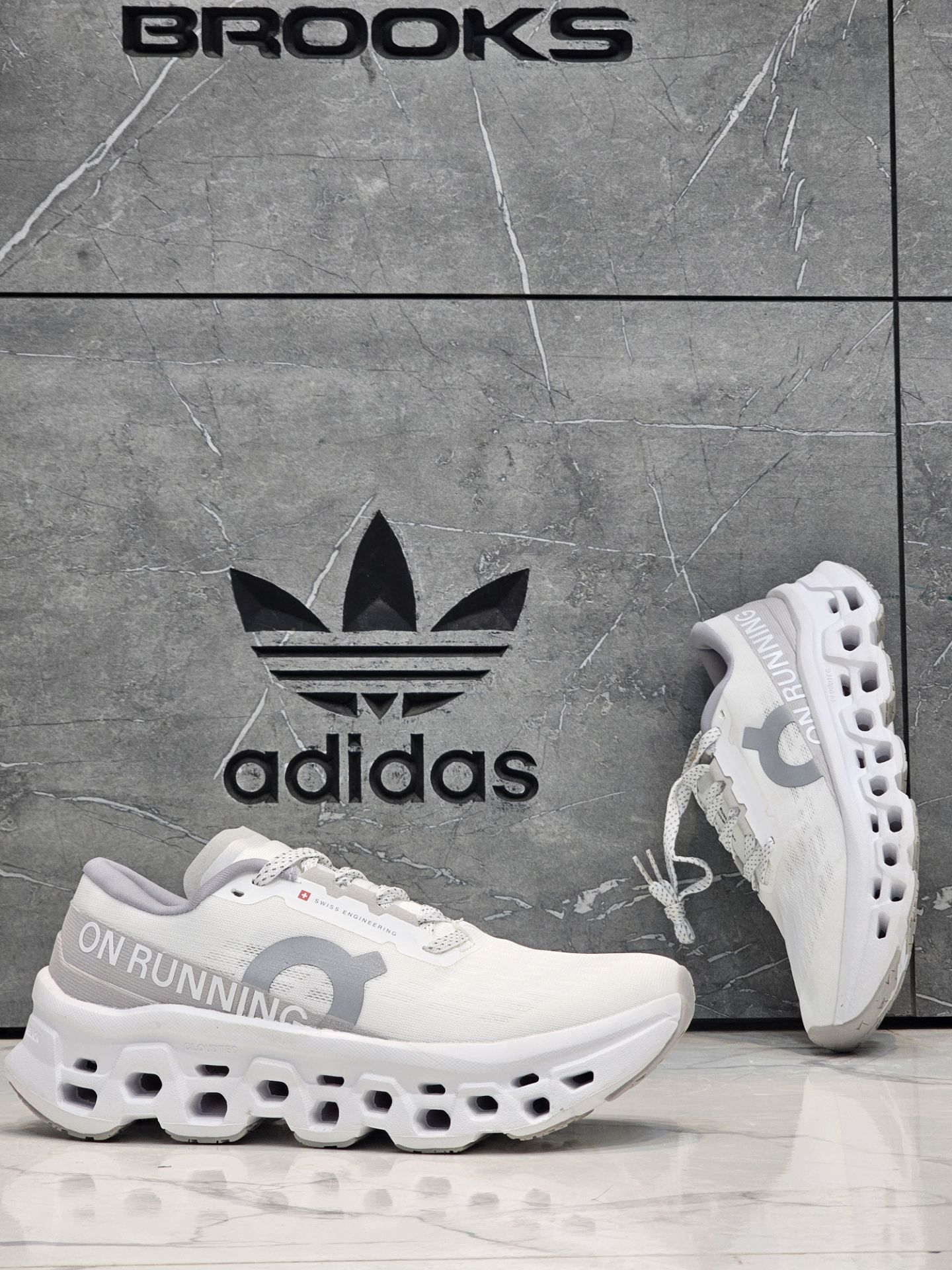 کتونی آن رانینگ کیوسی کلود مانستر - سایز 40 تا 45 - On Runinng Cloudmonster