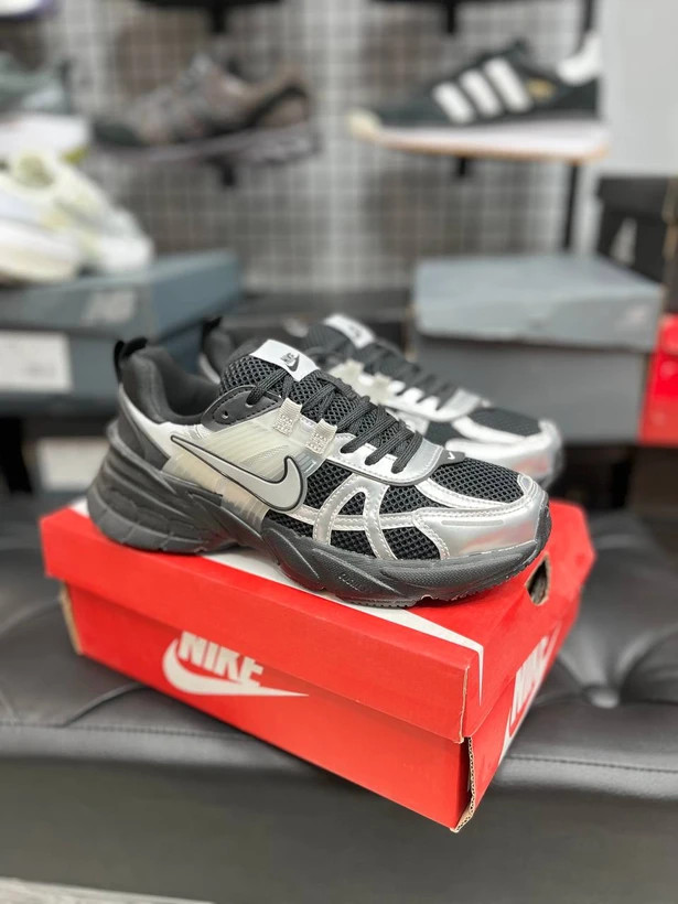 کتونی نایکی وی تو کی کیفیت مستر - سایز 37 تا 45 - Nike V2k Run