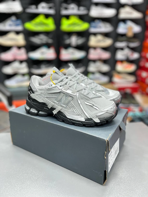 کتونی نیوبالانس 1906 وارداتی - سایز 40 تا 45 - New Balance 1906