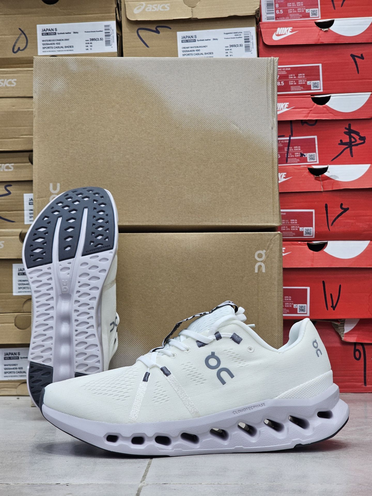 کتونی آن رانینگ کیوسی کلادسورفر کیفیت مستر - سایز 40 تا 45 - On Running Cloudsurfer