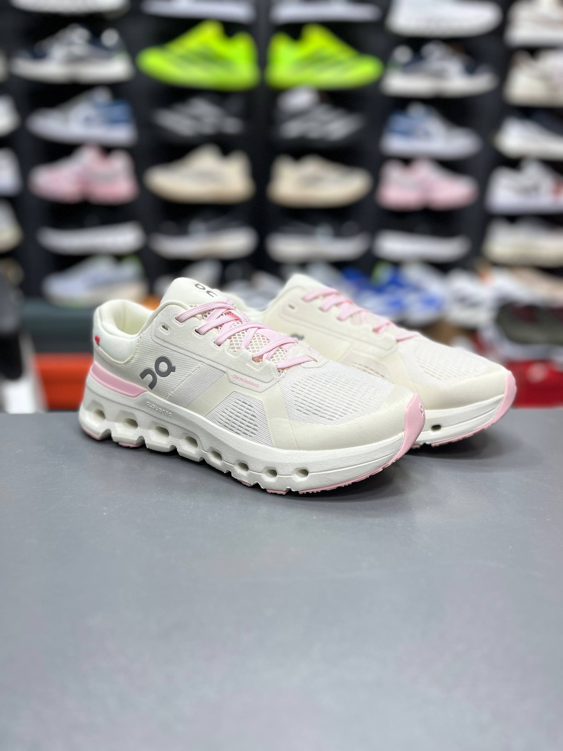 کتونی آن رانینگ کیوسی کلودرانر 2 - سایز 37 تا 45 - On Running Cloudrunner 2