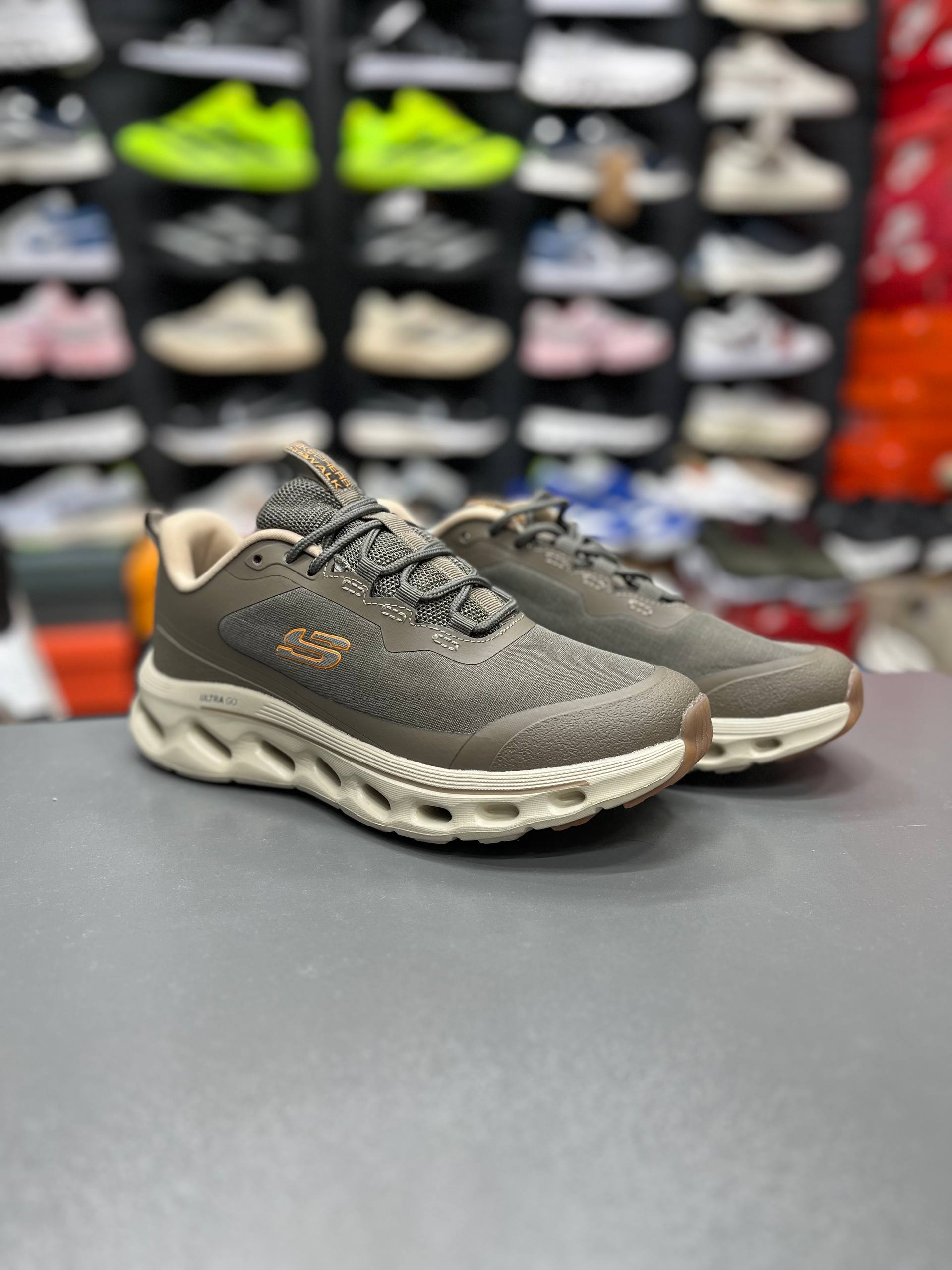 کتونی اسکیچرز اولترا گو کیفیت مستر - سایز 40 تا 45 - Skechers Ultras Go