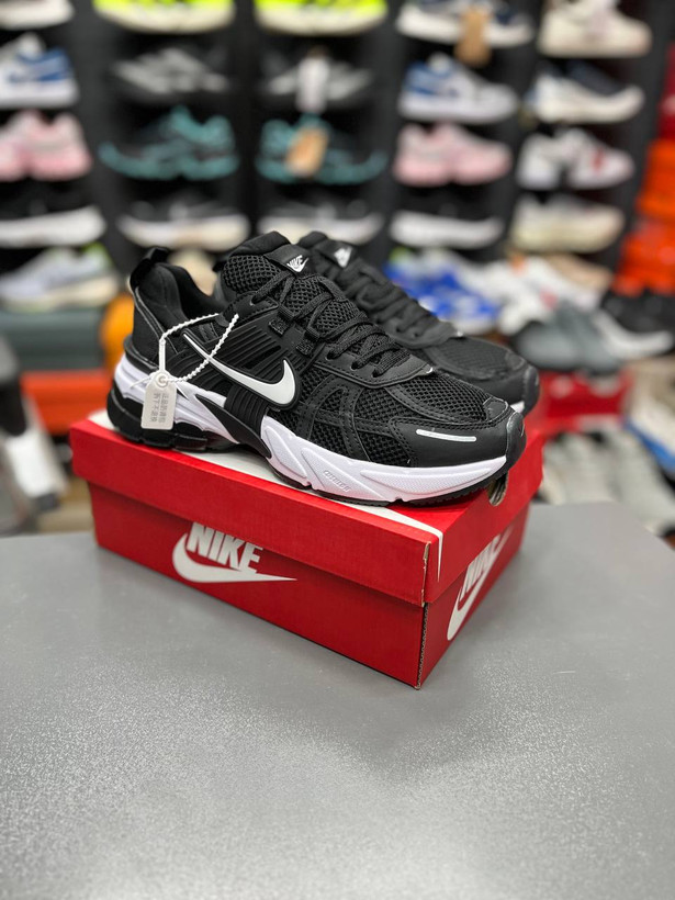 کتونی نایکی وی تو کی کیفیت مستر - سایز 37 تا 45 - Nike V2k Run